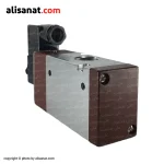 شیر برقی پنوماتیک 3 به 2 تک بوبین یک شیر برقی کاربردی بوده و برای محل هایی که به یک خروجی باد و تخلیه آن نیاز است استفاده می شود این شیر برقی 3 به 2 تک بوبین در سایز ها و ولتاژ های مختلف در فروشگاه علی صنعت موجود می باشد